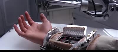 Star Wars - Episode V - The Empire Strikes Back- Luke Skywalker Gets a Cybernetic Hand