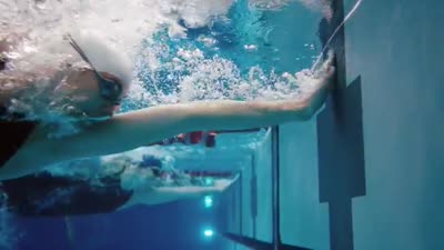 FORM Swim Goggles – See your metrics while you swim