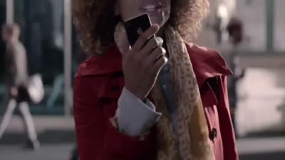 Apple iPhone 4S running Siri - Official TV Commercial